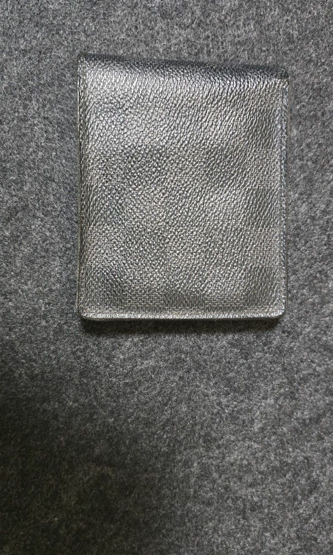 Louis Vuitton Damier Graphite canvas wallet (Category: Luxury Bags & Wallets) located in Quezon City. Submitted by bruhafromthenorth (Listing ID 1433186517, Image 1). Description: Louis Vuitton Damier Graphite canvas wallet Authetic/Original - LV Greenbelt.