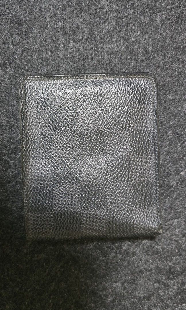 Louis Vuitton Damier Graphite canvas wallet (Category: Luxury Bags & Wallets) located in Quezon City. Submitted by bruhafromthenorth (Listing ID 1433186517, Image 2). Description: Louis Vuitton Damier Graphite canvas wallet Authetic/Original - LV Greenbelt.