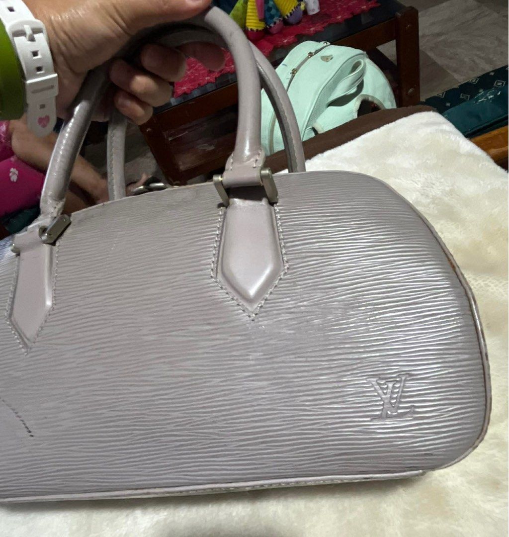 Louis Vuitton Epi Jasmine Bag Light Grey (Category: Ear Care) located in Mandaue City. Submitted by chuchi152615 (Listing ID 1433192787, Image 3). Description: .