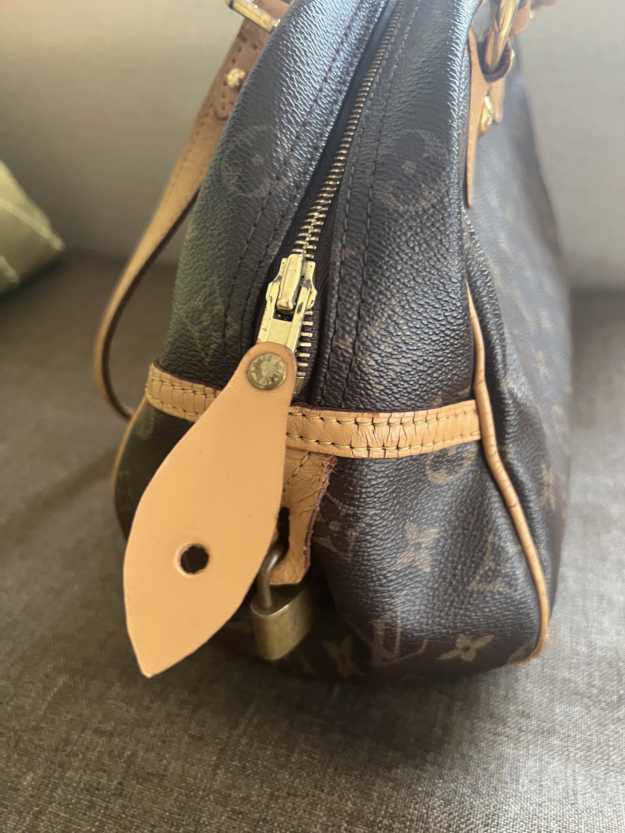 Louis Vuitton Monogram Montorgueil PM Shoulder bag (Category: Luxury Bags & Wallets) located in Manila. Submitted by jmdc30 (Listing ID 1433014619, Image 2). Description: - Authentic Louis Vuitton Montorgueil shoulder bag - Classic Monogram - Zip closure - Gold-tone hardware - Interior slip pocket With dustbag Only flaw is handles have cracks but can surely have it fixed.