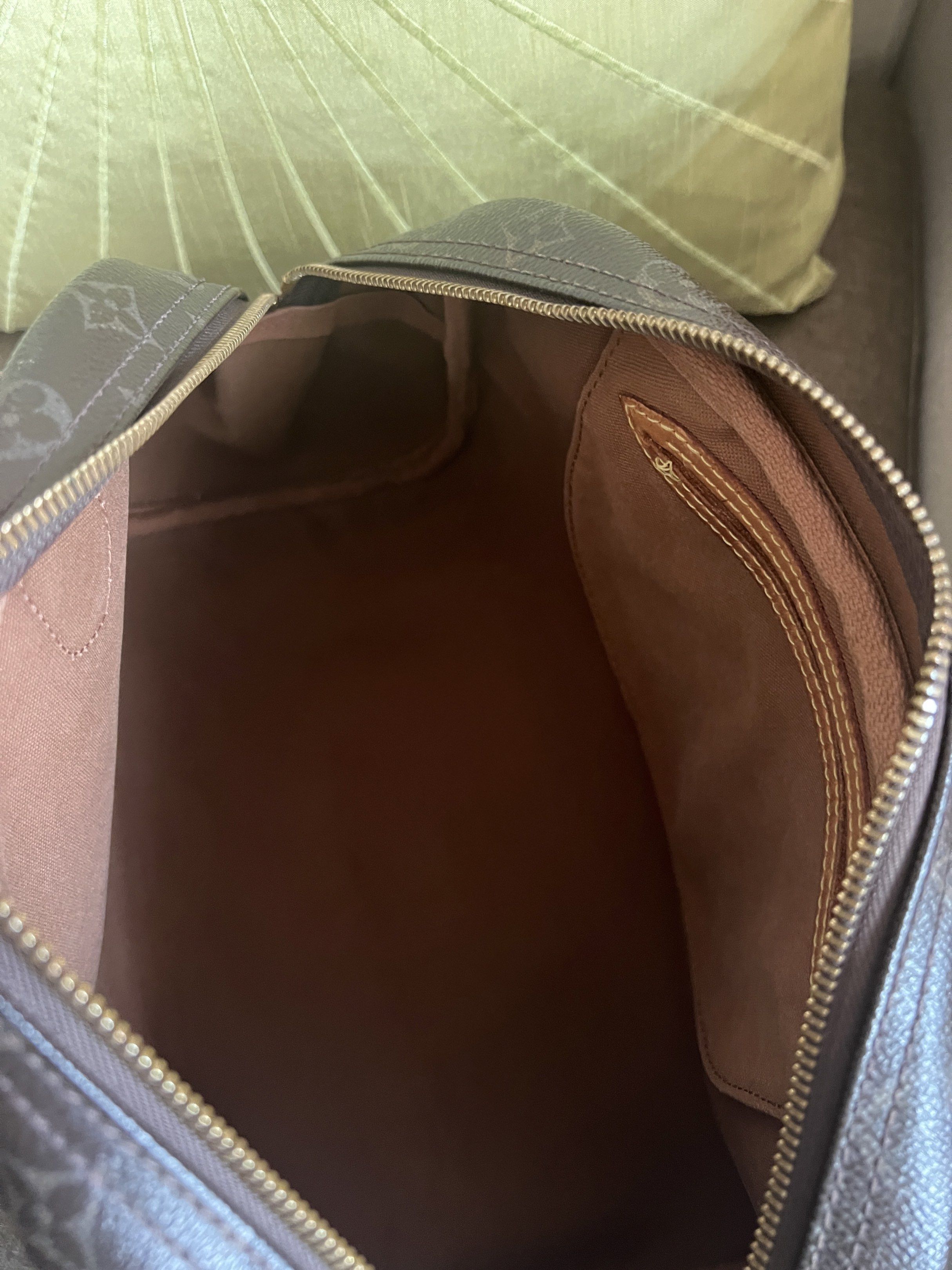 Louis Vuitton Monogram Montorgueil PM Shoulder bag (Category: Luxury Bags & Wallets) located in Manila. Submitted by jmdc30 (Listing ID 1433014619, Image 3). Description: - Authentic Louis Vuitton Montorgueil shoulder bag - Classic Monogram - Zip closure - Gold-tone hardware - Interior slip pocket With dustbag Only flaw is handles have cracks but can surely have it fixed.