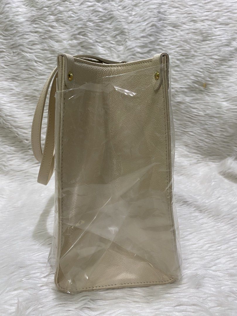 Louis Vuitton on the go Authentic (Category: Luxury Bags & Wallets) located in Malolos. Submitted by yamaguchionline (Listing ID 1433013219, Image 3). Description: Micro chips on the go louis vuitton Bought in japan guaranteed authentic money back if proven fake...Please respect my ads.