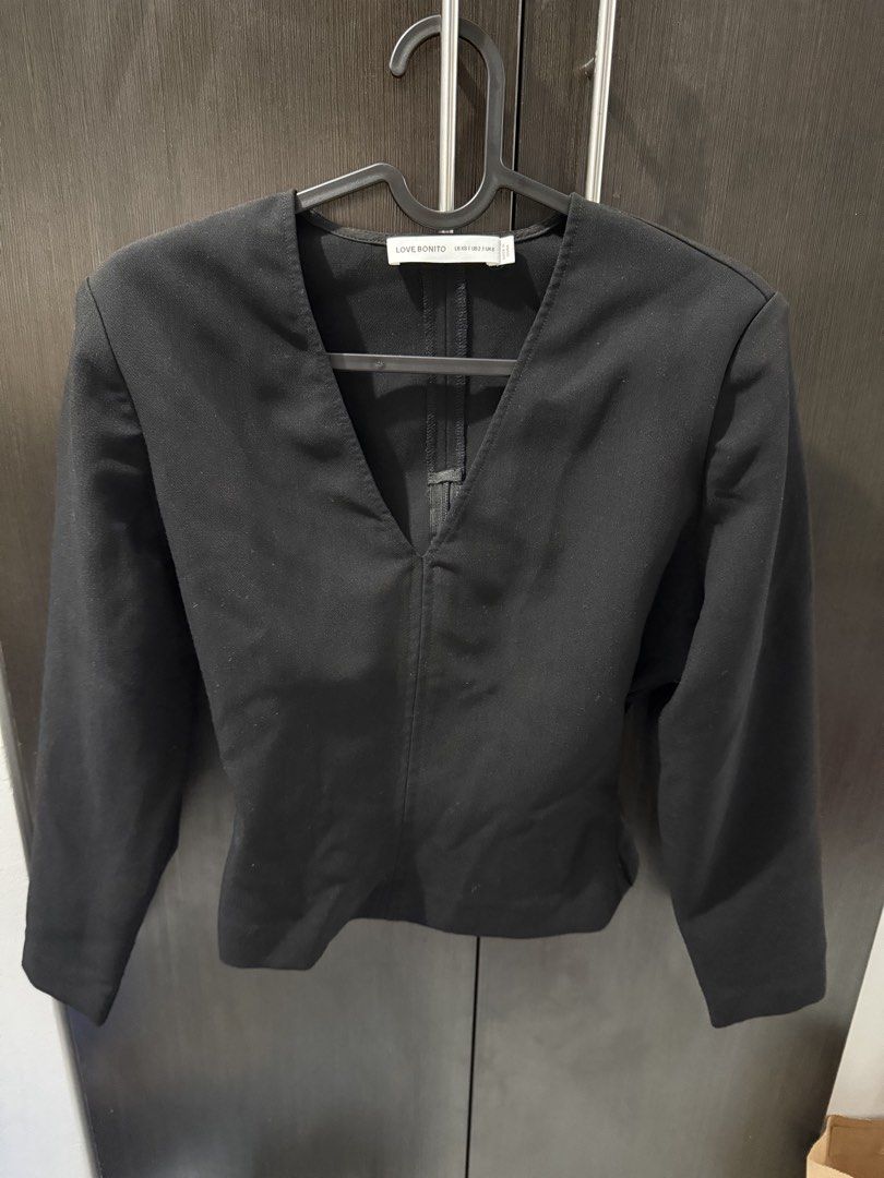 Love, Bonito Black V-Neck Top (Category: Sleeveless) located in Mandaluyong City. Submitted by raqsnunez (Listing ID 1433017570, Image 2). Description: - Moon Shoulder Padded V-neck Top - Size: LB XS (US 2, UK 6) - Fitted silhouette - Convenient back zipper closure.