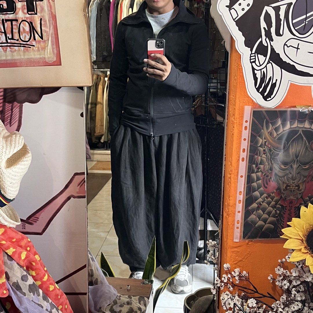 Lululemon Avtivewear Zipdown jacket (Category: Activewear) located in San Jose del Monte. Submitted by afrodrygoods (Listing ID 1433060648, Image 2). Description: Lululemon zip down stetch jacket Sobrang ganda soutin super light weight and quality feel sz10 on tag tag was cut off.