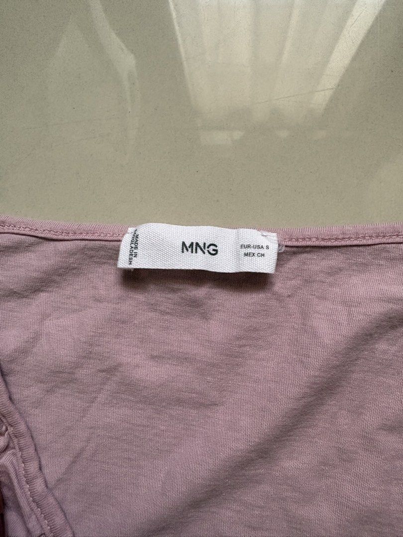 Mango Long Sleeve Top (Category: Blouses) located in Quezon City. Submitted by issa1221 (Listing ID 1433097620, Image 2). Description: - MNG long-sleeved top - Size: S - Color: Light Pink - Features a flattering V-neck - Simple and elegant design.