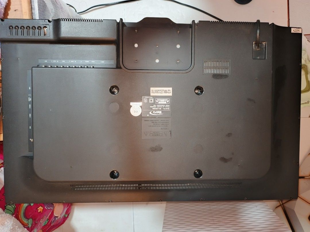 Matrix MX-LED3280 32-inch LED TV (Category: TV) located in Makati City. Submitted by julz2026 (Listing ID 1433012393, Image 3). Description: -Price is negotiable - with remote and free batteries - Power consumption: 70W - Power: AC 100-240V ~ 50Hz/60Hz - Made in China.
