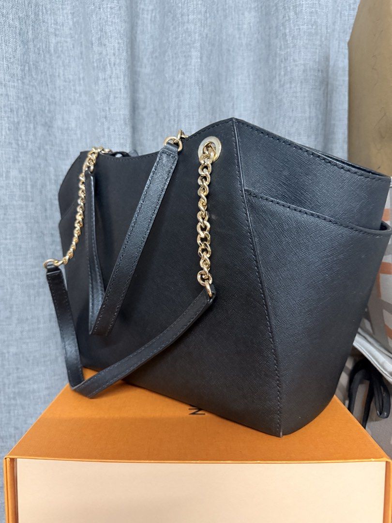 Michael Kors Black Tote Bag (Category: Luxury Bags & Wallets) located in Manila. Submitted by cmmango (Listing ID 1433078944, Image 3). Description: - Black Michael Kors tote bag - Gold-tone chain straps - MK logo charm - Two side pockets - Spacious interior - Structured shape with subtle sheen - Michael Kors logo visible - Ideal for everyday use.