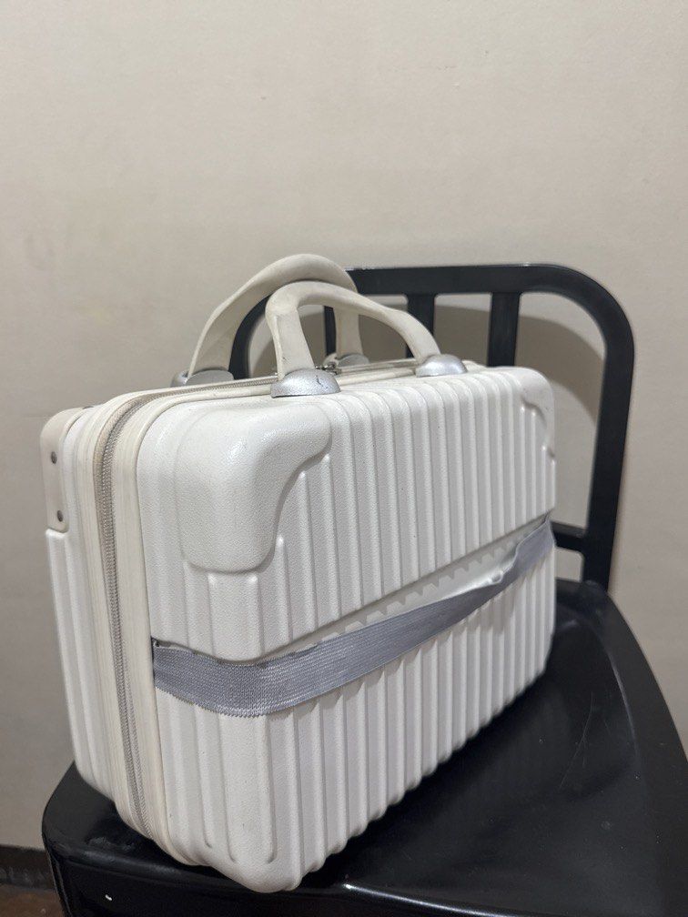 Mini Cream Hardcase Hand Carry Luggage (Category: Luggage) located in Quezon City. Submitted by gabe.preveyor (Listing ID 1433180722, Image 2). Description: .