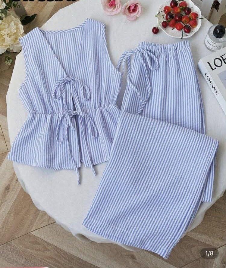 Mom and Daughter Twinning Coordinates (Category: Sets or Coordinates) located in Alfonso. Submitted by herrrjoyce (Listing ID 1433022411, Image 2). Description: Mom and daughter twinning coordinates or set. Mom Size is in Medium worn once. Toddler Size is 9-12mos but she is 2yo in the picture.Worn twice. .