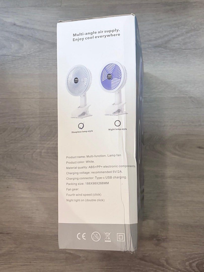 Multi-Function Lamp Fan （分類：燈飾）位於 Hong Kong。 由 jamezon 提交（商品編號 1433185289，圖片 3）。簡介： Multi-function lamp fan provides strong wind power and energy saving. It features multi-gear adjustment and a rotating net cover for air circulation. It has four wind speed settings and a night light function. It is white and charges via USB. 。