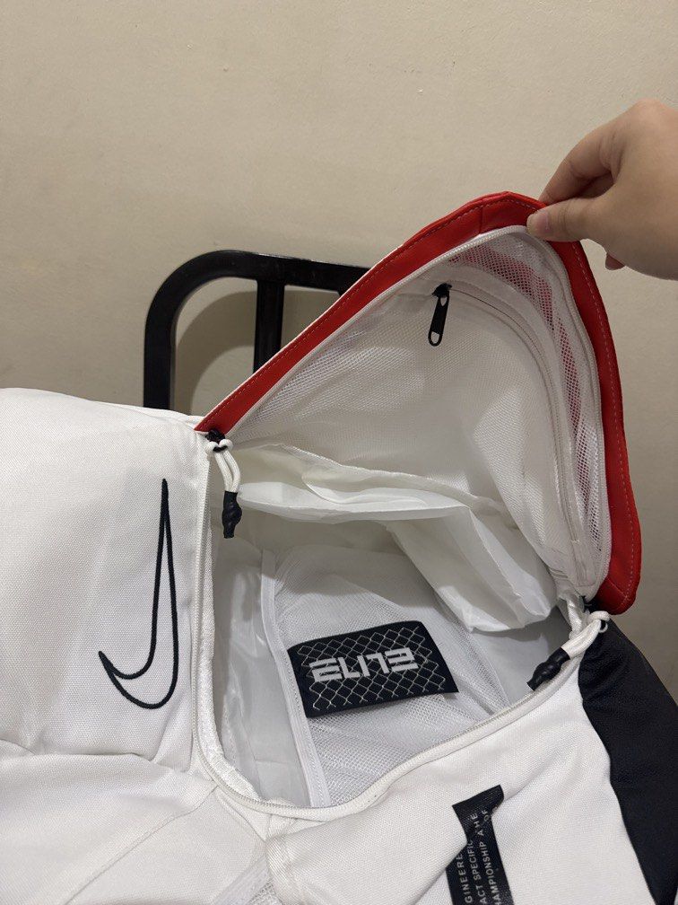 Nike Elite White Basketball Backpack (Category: Backpacks) located in Quezon City. Submitted by gabe.preveyor (Listing ID 1433125104, Image 3). Description: .