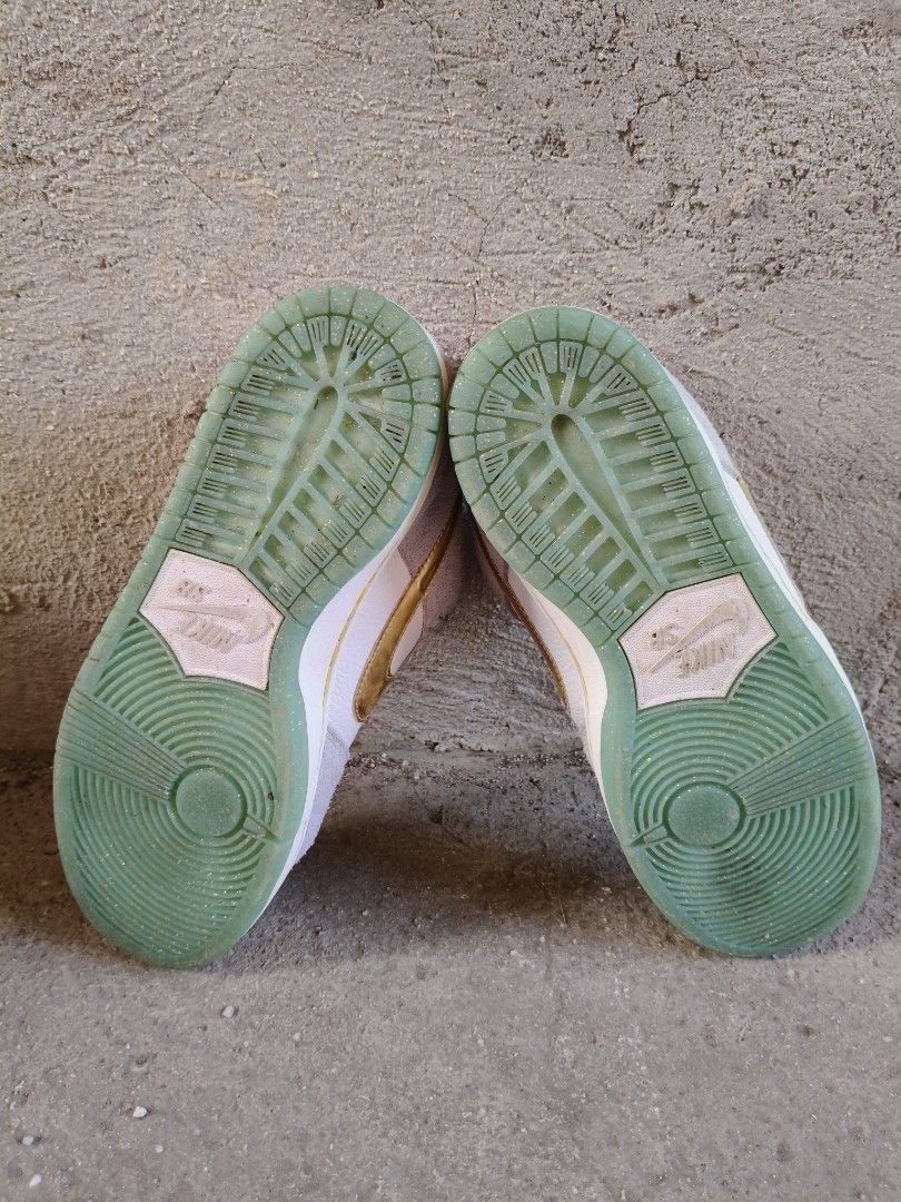 Nike SB Dunk Low Sean Cliver (Category: Sneakers) located in Tagbilaran City. Submitted by johnmcee (Listing ID 1433106634, Image 3). Description: Nike SB Dunk Low x Sean Cliver. UsS10 28cm - Color: Grey and white - Swoosh: Gold - Soles: Green - Laces: Grey - Tongue: Light blue - Condition: Good Shipping fee: 90.