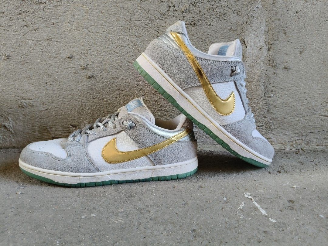 Nike SB Dunk Low Sean Cliver (Category: Sneakers) located in Tagbilaran City. Submitted by johnmcee (Listing ID 1433106634, Image 2). Description: Nike SB Dunk Low x Sean Cliver. UsS10 28cm - Color: Grey and white - Swoosh: Gold - Soles: Green - Laces: Grey - Tongue: Light blue - Condition: Good Shipping fee: 90.
