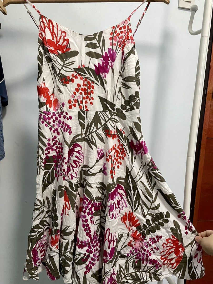 Old Navy Floral Sundress (Category: Dresses) located in Bulacan. Submitted by poachmelon (Listing ID 1433015096, Image 1). Description: Casual outings, summer gatherings.
