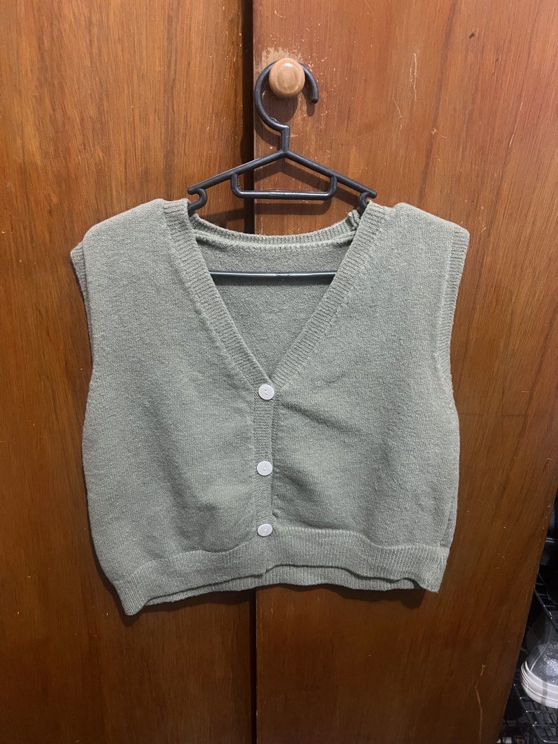 Olive Green Sage Button-Up Vest (Category: Vests) located in Quezon City. Submitted by cln.946_507 (Listing ID 1433039231, Image 1). Description: - Olive/sage green vest - Bought @ 2nd street Taipei - RFS : not my style .