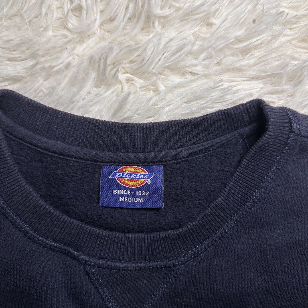 Original Dickies Crewneck Sweatshirt - Navy Blue - Medium (Category: Coats, Jackets and Outerwear) located in Caloocan City. Submitted by ichicorner (Listing ID 1433159875, Image 3). Description: - Navy blue Dickies crewneck sweatshirt - Size: Medium - Features the iconic Dickies logo - Classic crew neck style - Made since 1922 - Perfect for everyday wear.