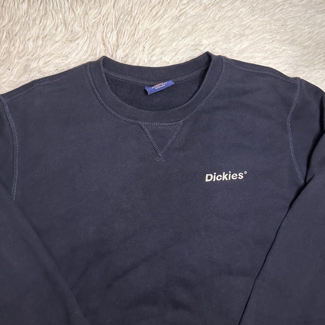 Original Dickies Crewneck Sweatshirt - Navy Blue - Medium (Category: Coats, Jackets and Outerwear) located in Caloocan City. Submitted by ichicorner (Listing ID 1433159875, Image 2). Description: - Navy blue Dickies crewneck sweatshirt - Size: Medium - Features the iconic Dickies logo - Classic crew neck style - Made since 1922 - Perfect for everyday wear.
