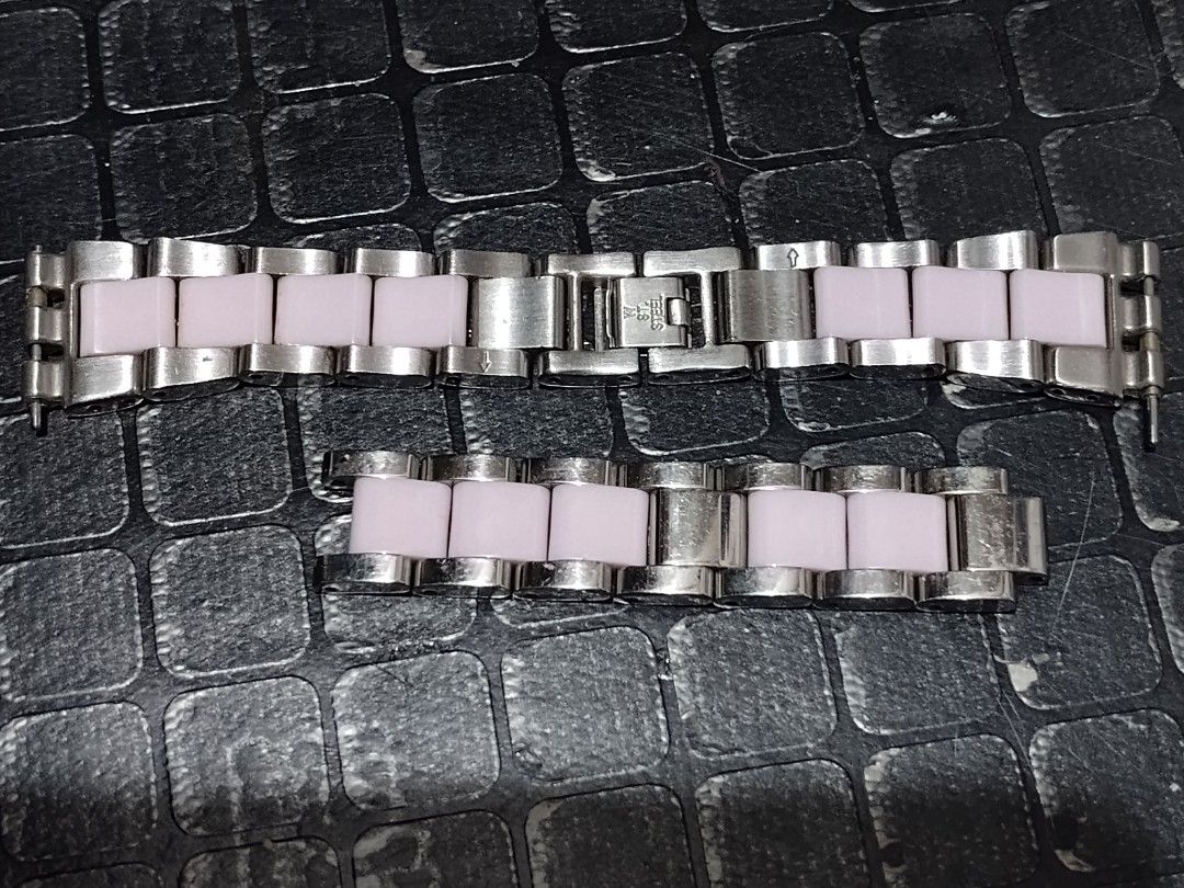 Original swatch ivory metal bracelet (Category: Accessory Holder, Box & Organizers) located in Manila. Submitted by karuselkoh (Listing ID 1433158091, Image 1). Description: SELLING ORIGINAL SWATCH IVORY PEACH BRACELET includes spare SHINY LOOKS NEW.