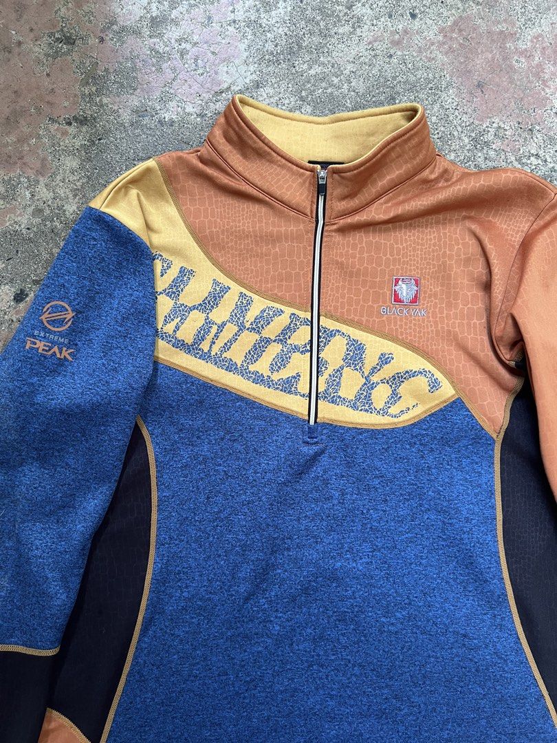 Outdoor Black Yak half vip (Category: Coats, Jackets and Outerwear) located in Dapitan. Submitted by gelbread (Listing ID 1433045062, Image 3). Description: .