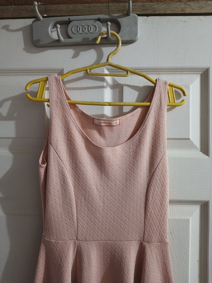 Peach A-Line Neoprene Midi Dress (Category: Dresses) located in Cainta. Submitted by shaye_declutters (Listing ID 1433010848, Image 3). Description: used thrice only super cute but grown out of this style size s on tag but slightly stretchy W: 24-30" B: 28-36" L: 38".