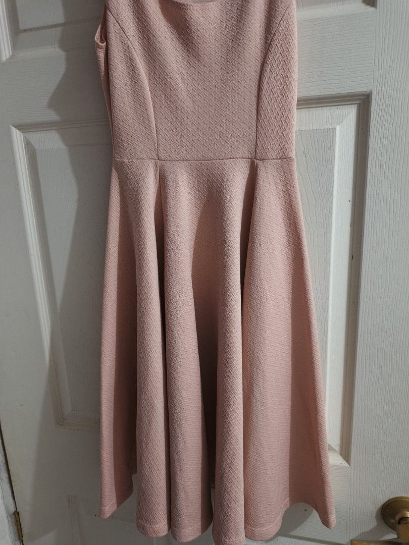Peach A-Line Neoprene Midi Dress (Category: Dresses) located in Cainta. Submitted by shaye_declutters (Listing ID 1433010848, Image 2). Description: used thrice only super cute but grown out of this style size s on tag but slightly stretchy W: 24-30" B: 28-36" L: 38".