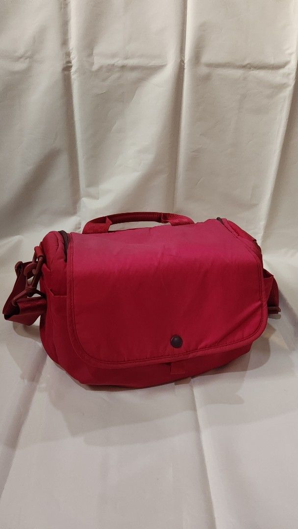 Pink Camera Bag Hello Lulu (Category: Camera Bags & Carriers) located in Antipolo. Submitted by luislasi (Listing ID 1433151569, Image 1). Description: Hellolulu Pink camera bag. Hong Kong Brand.