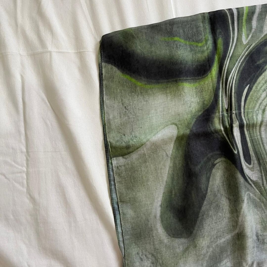 Preloved Voeveu Shawl Cotton Voal Lamine Tea (Kategori: Syal) berada di Jakarta Selatan. Dikirim oleh chukaemida (ID iklan 1433037269, Gambar 3). Deskripsi: Preloved Voeveu Shawl Cotton Voal Beli di toko oren indZELOVA Motif Lamine Tea Belum pernah dipakai, baru dicuci saja..