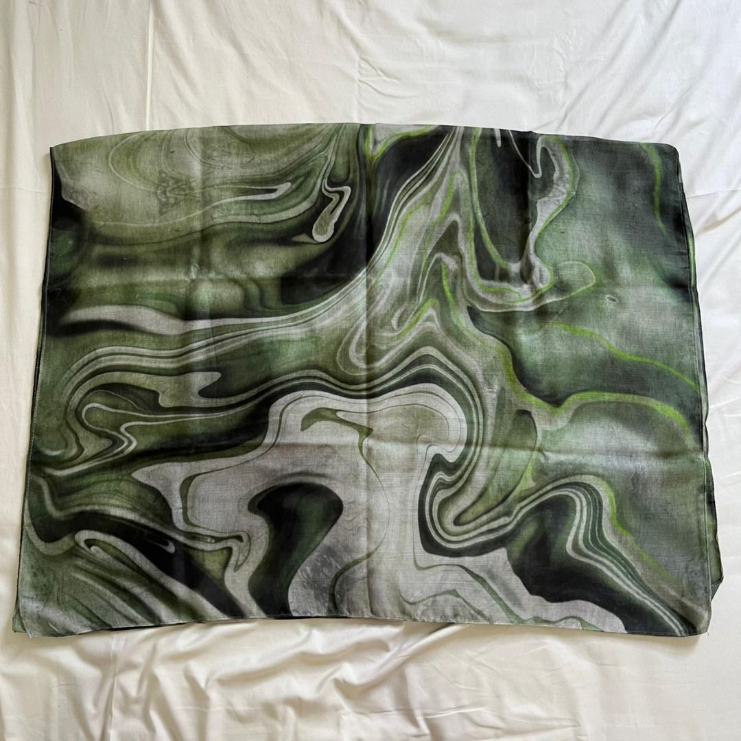 Preloved Voeveu Shawl Cotton Voal Lamine Tea (Kategori: Syal) berada di Jakarta Selatan. Dikirim oleh chukaemida (ID iklan 1433037269, Gambar 1). Deskripsi: Preloved Voeveu Shawl Cotton Voal Beli di toko oren indZELOVA Motif Lamine Tea Belum pernah dipakai, baru dicuci saja..