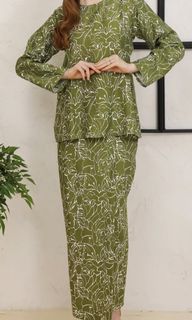 (Category: ) located in . Submitted by lovedwears (Listing ID 1433016864, Image 1). Description: .