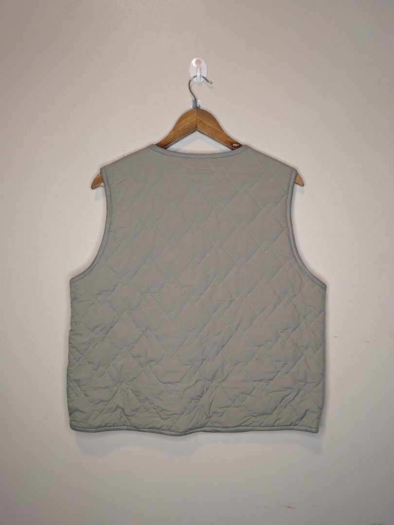 Quilted Vest (Category: Vests) located in Paniqui. Submitted by fndrs.kprs.ph (Listing ID 1433144510, Image 3). Description: Random Vest 22x23 Color rate: 9.5/10 Excellent Condition No flaws .