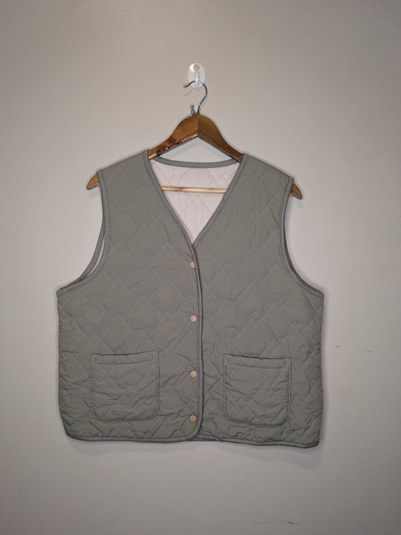 Quilted Vest (Category: Vests) located in Paniqui. Submitted by fndrs.kprs.ph (Listing ID 1433144510, Image 1). Description: Random Vest 22x23 Color rate: 9.5/10 Excellent Condition No flaws .