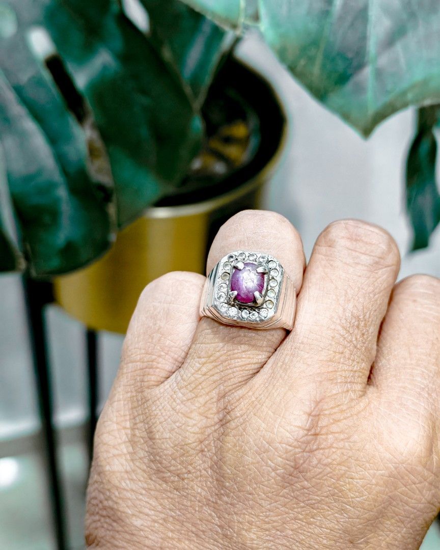 Ruby Gemstone Ring (Category: Accessories) located in Kepala Batas. Submitted by zhafrishukor (Listing ID 1433012527, Image 3). Description: - Ruby gemstone ring - Silver band - Features clear accent stones - Square face design - Detailed band - Statement piece - Ideal for special events - 2karat - saiz 15-16 -harga siap ejas saiz dan cuci -boleh runding lagi .