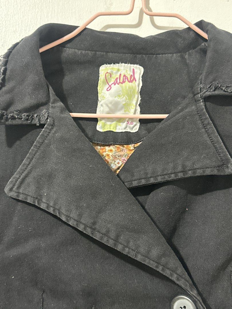 Salad Black Jacket XS (Category: Coats, Jackets and Outerwear) located in Manila. Submitted by rfibe (Listing ID 1433189288, Image 2). Description: - Salad black jacket, size XS. - Double-breasted design. - Two front pockets. - Buttoned sleeves. - Floral lining. - Small button detail on the back. - Material: 100% cotton. - price nego - avail as ling as posted.