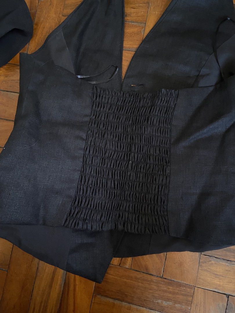 Shu Shi Halter linen top (Category: Sleeveless) located in Mandaluyong City. Submitted by decluttermyitems (Listing ID 1433008961, Image 2). Description: Used once Good as new No flaws Will keep than sell low :) Like zara editors market .