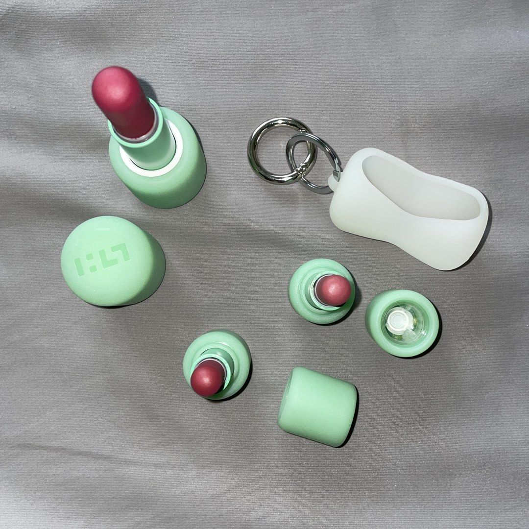SIMIHAZE BEAUTY lip bundle (Category: Makeup) located in Quezon City. Submitted by gems4sale (Listing ID 1433059580, Image 1). Description: Velvet Blur Matte Lip Balm in Roseberry Mini Velvet Blur Matte Lip Balm in Fever Mini Velvet Blur Matte Lip Balm in Windburn Glow Case Keychain Magnetic and can be stacked (see last pic) .