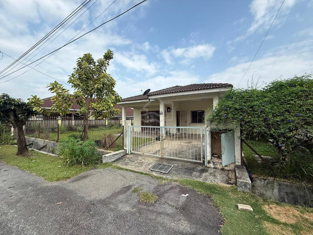 Single Storey Bungalow Taman Pinggiran Putra, Seksyen 2 Seri Kembangan ...