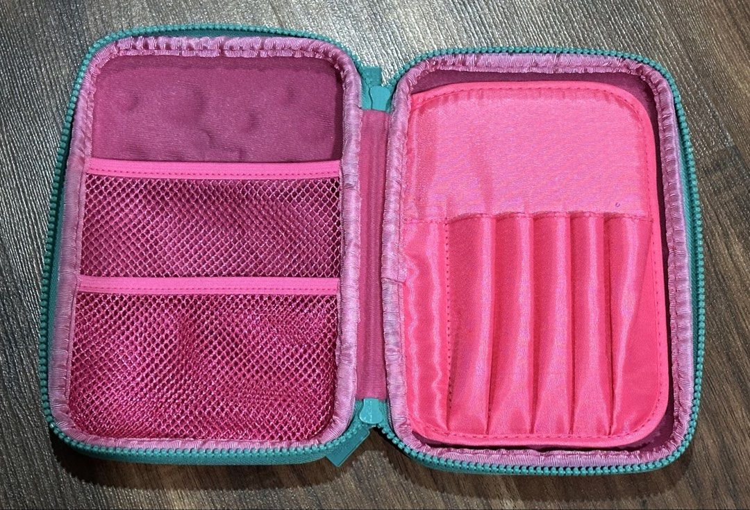 Smiggle Hardtop Pencil Case (Category: Stationery & School Supplies) located in Paranaque City. Submitted by margauxroj75587 (Listing ID 1433032597, Image 3). Description: - Smiggle hardtop pencil case - Vibrant pink exterior with teal zipper - Interior with mesh pockets and pen slots - Pink and teal interior design - Keeps stationery organized and secure.