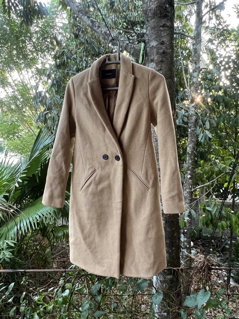 Stradivarius Coat - Size S (Category: Coats, Jackets and Outerwear) located in Arakan. Submitted by mangaroo (Listing ID 1433098038, Image 1). Description: - Stradivarius coat - Size: S - Color: Light Brown - Sizing: EUR S, USA S, MEX 26 - Condition: Good - Used once - Perfect for winter.