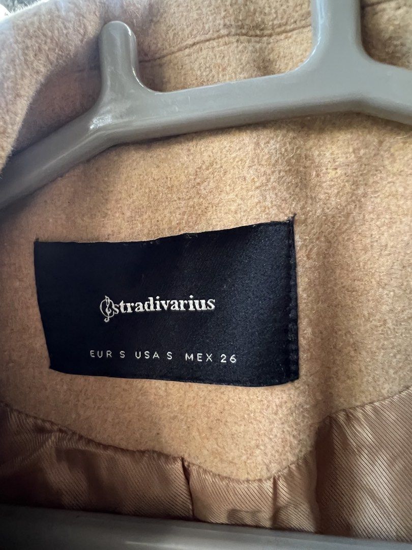 Stradivarius Coat - Size S (Category: Coats, Jackets and Outerwear) located in Arakan. Submitted by mangaroo (Listing ID 1433098038, Image 2). Description: - Stradivarius coat - Size: S - Color: Light Brown - Sizing: EUR S, USA S, MEX 26 - Condition: Good - Used once - Perfect for winter.