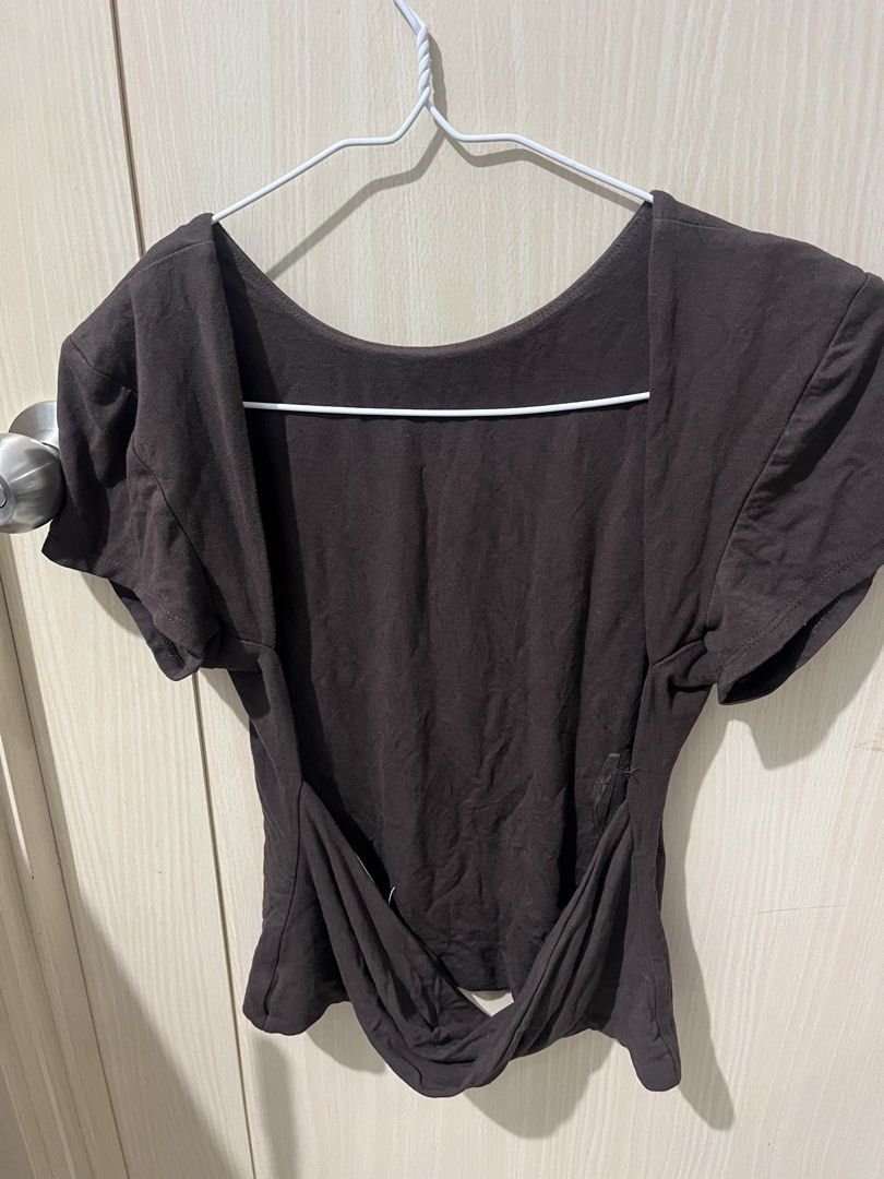 Supre Brown Backless Top - Size L (Category: Sleeveless) located in Quezon City. Submitted by nmxni (Listing ID 1433001757, Image 2). Description: - Bought in Australia - Supre brown backless top - Size: L - Short sleeves - Fitted - Soft One of the inner elastic bands are broken but the shirt is in good condition RFS: not being used.