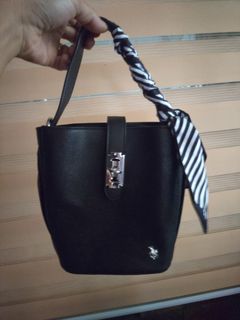 (Category: ) located in . Submitted by 3mi3shop (Listing ID 1433008092, Image 1). Description: .