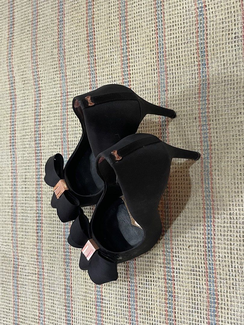 Ted Baker London Black Pointed Heels with Bow (Category: Heels) located in Baguio. Submitted by yourgirl.k.ri.s.sy (Listing ID 1433039282, Image 3). Description: Size 37.