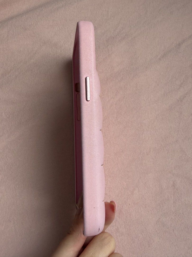 The Hub Cebu Puffer Case in Blossom (Category: Cases & Sleeves) located in Cebu City. Submitted by allureitem (Listing ID 1433095710, Image 3). Description: Original price: 850 FOR IPHONE 13.