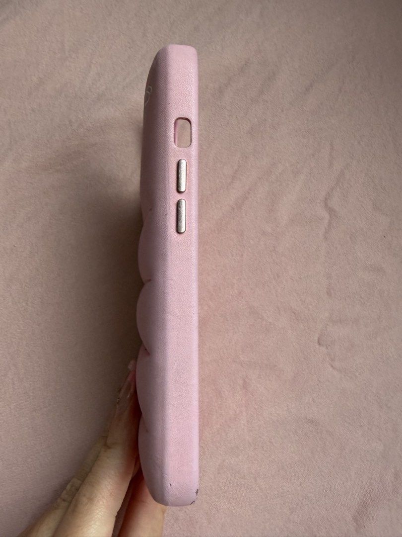 The Hub Cebu Puffer Case in Blossom (Category: Cases & Sleeves) located in Cebu City. Submitted by allureitem (Listing ID 1433095710, Image 2). Description: Original price: 850 FOR IPHONE 13.