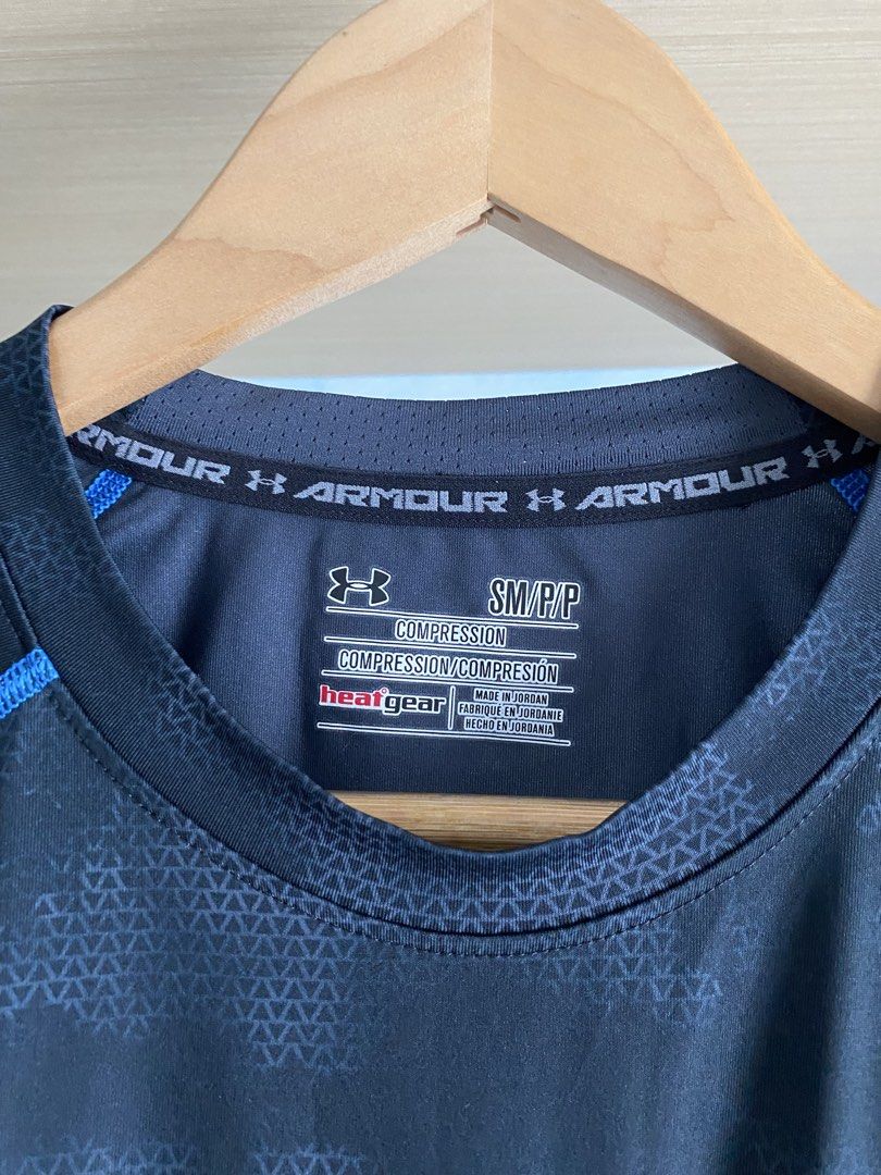 Under Armour Heat Gear Compression Top Long Sleeves (Category: Activewear) located in Taguig. Submitted by reviverevolution (Listing ID 1433092622, Image 3). Description: - Under Armour Heat Gear Compression Top Long Sleeves - Color: Black/Blue - Size: Small - Measurement: pit to pit 15 3/4 inches; length 26 inches - Payment Methods: GCash / BPI / BDO - Delivery via LBC / J&T pick-up / Lalamove pick-up. Delivery fee and pick-up booking c/o buyer.