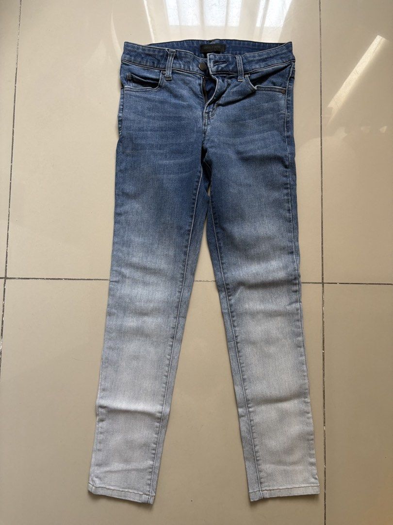 Uniqlo Jeans Ombre Wash (Category: Jeans) located in Quezon City. Submitted by issa1221 (Listing ID 1433097606, Image 1). Description: - Uniqlo jeans with ombre wash - Size 23 (58.5cm) - Material: 92% cotton, 6% polyester, 2% spandex - Button and zipper closure - Faded effect from the knees down.