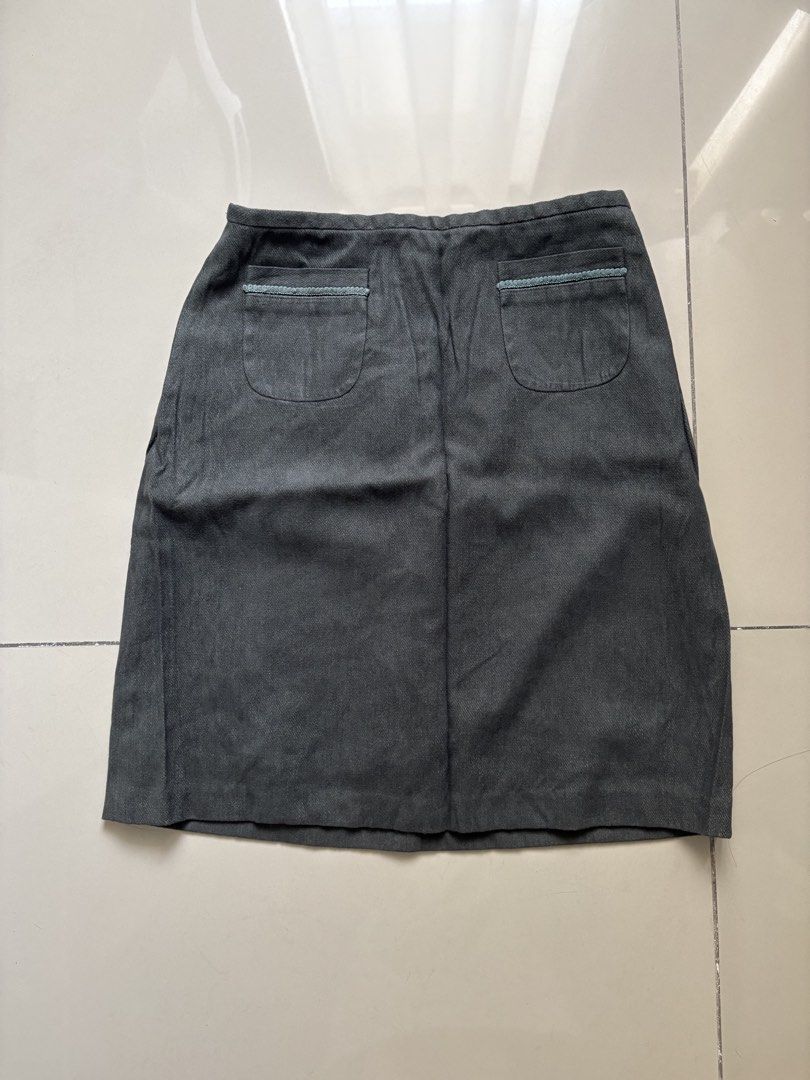 Wanko Gray Skirt (Category: Skirts) located in Quezon City. Submitted by issa1221 (Listing ID 1433097856, Image 1). Description: - Wanko gray skirt - Two back pockets with decorative trim - Made of sturdy fabric - Classic design - Versatile style.