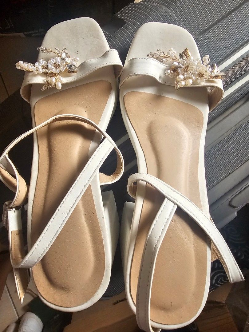 Wedding white shoes (Liliw made) (Category: Heels) located in Quezon City. Submitted by louievilla (Listing ID 1433135530, Image 2). Description: used once comfy local made from Liliw, block heels with shoe clips size 9: 25cm issue: mark on the right shoe.