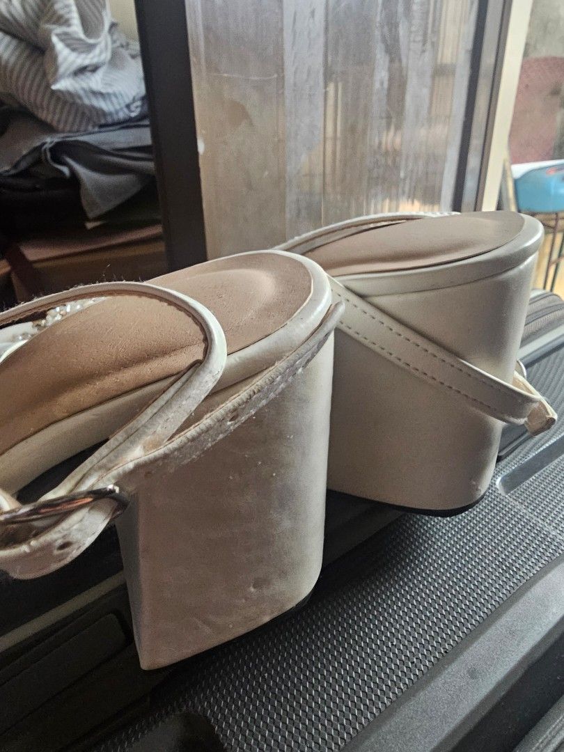 Wedding white shoes (Liliw made) (Category: Heels) located in Quezon City. Submitted by louievilla (Listing ID 1433135530, Image 3). Description: used once comfy local made from Liliw, block heels with shoe clips size 9: 25cm issue: mark on the right shoe.
