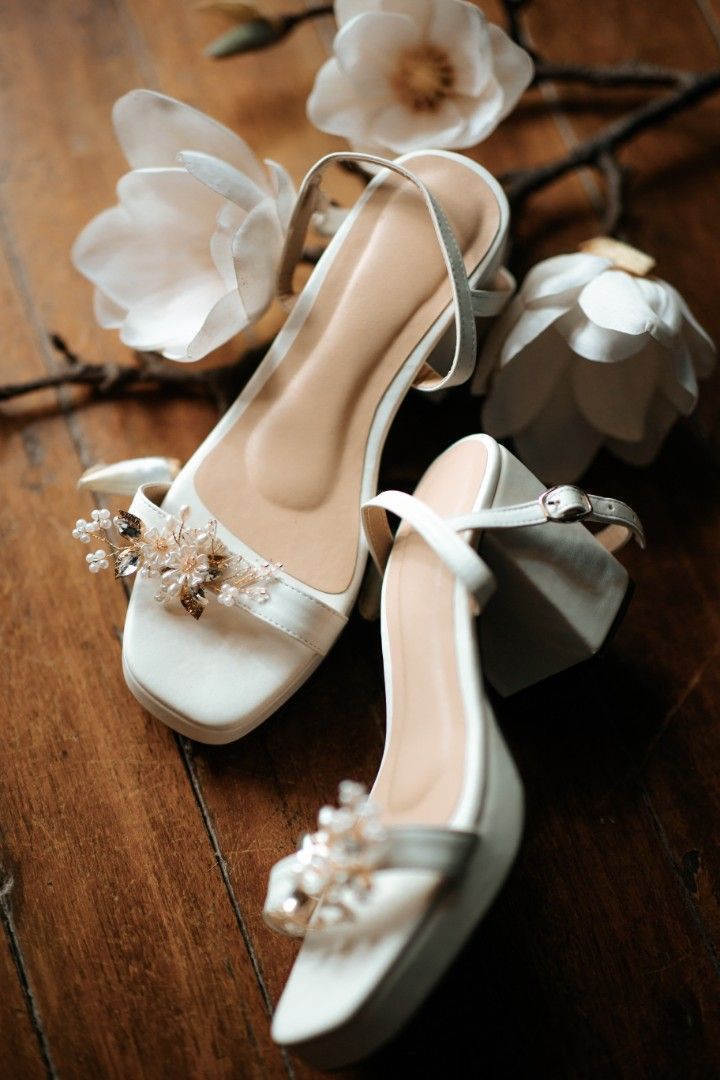 Wedding white shoes (Liliw made) (Category: Heels) located in Quezon City. Submitted by louievilla (Listing ID 1433135530, Image 1). Description: used once comfy local made from Liliw, block heels with shoe clips size 9: 25cm issue: mark on the right shoe.